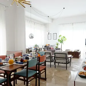 Questa Casa Non E'un Bed & Breakfast